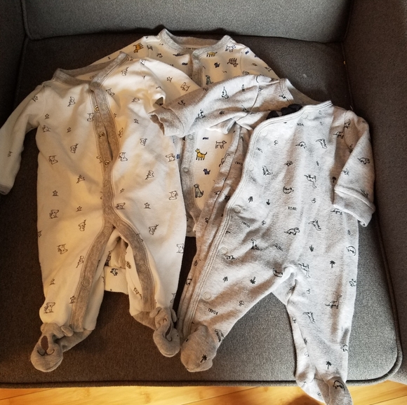 7 Carter's baby items - Picture 2 of 7